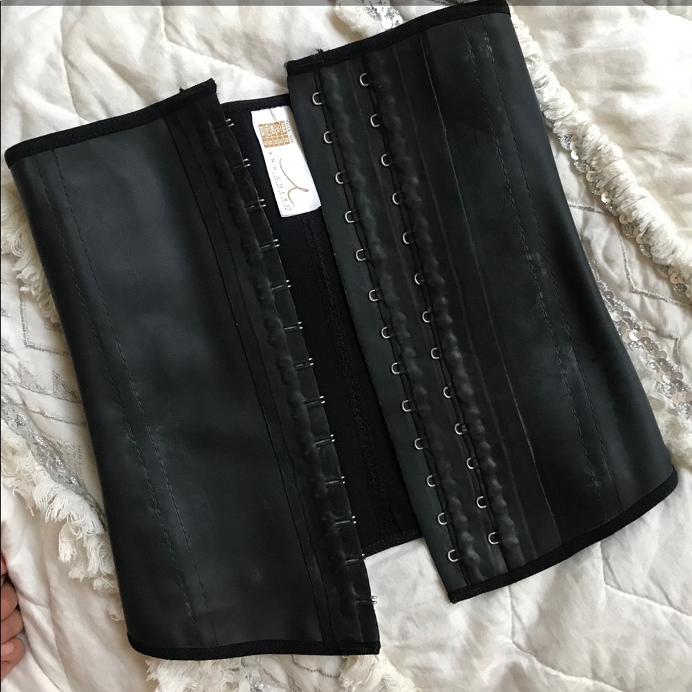 Ann Chery waist trainer